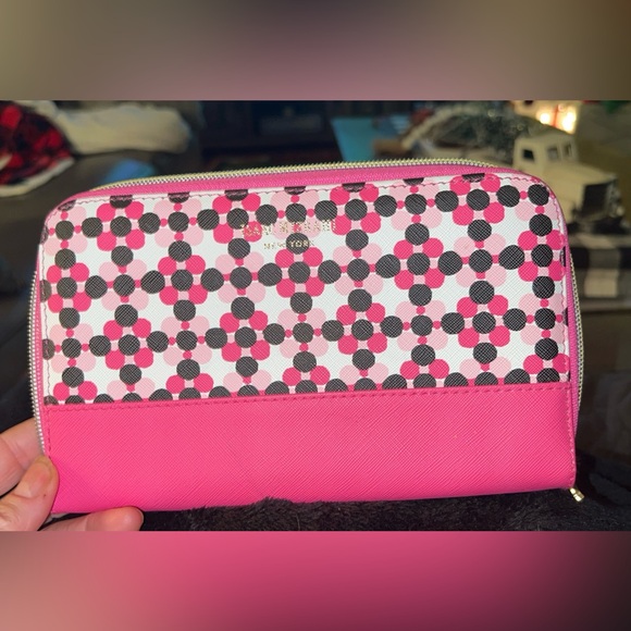 Isaac Mizrahi Pink and Black Geometric Makeup, Brushes Case - Picture 8 of 8